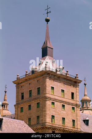 - TORRE ABSCHALTEN. AUTOR: JUAN DE HERRERA (1530-1597). Lage: MONASTERIO-ÄUSSERE. SAN LORENZO DEL ESCORIAL. MADRID. SPANIEN. Stockfoto