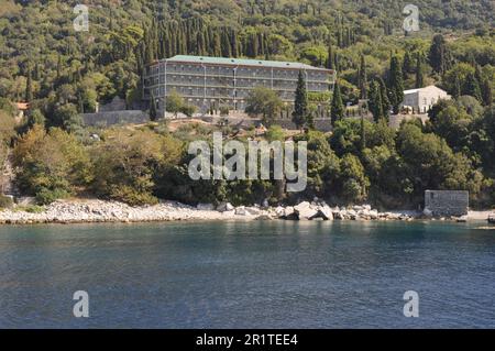 Das Kloster von Agiou Panteleimonos ist ein Kloster, das auf dem Berg Athos erbaut wurde Stockfoto