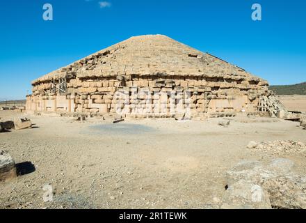 Das königliche Grab in Madghacen ist ein königlicher Mausoleum-Tempel der Berber Numidian Kings, der in der Nähe der Stadt Batna in Aurasius Mons in Numidia, Algerien, steht Stockfoto