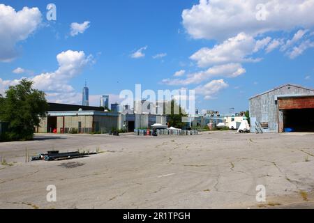 Südliches Ende der Governors Island, soll bis 2028 zum New York Climate Exchange werden. Industriegebäude 902, am 4. August 2019 in Manhattan, New York Stockfoto