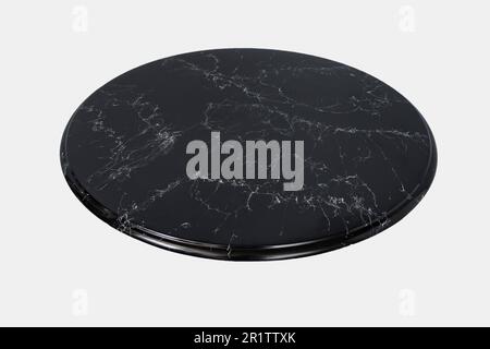 Runde Platte aus schwarzem Marmor, isoliert auf weißem Hintergrund, Seitenansicht Stockfoto