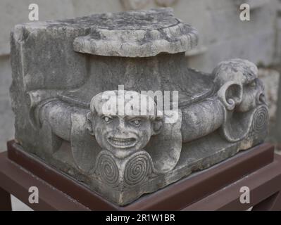 Säulenbasis, 19. Jahrhundert. Unbekannte Herkunft. Archäologisches Museum Von Carmo. Lissabon, Portugal. Stockfoto