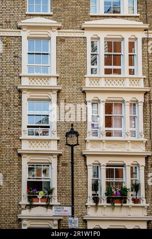 Wohnungen, Francis Street, London, England Stockfoto