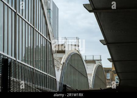 Glasdach Mit Eisenrahmen, Paddington Station, London, England Stockfoto