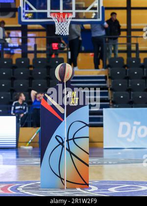 Zwolle, Niederlande. 15. Mai 2023. ZWOLLE, NIEDERLANDE - 15. MAI: Matchball während des BNXT-League-Spiels zwischen Landstede Hammers und RSW Liege Basket im Landstede Sportcentrum am 15. Mai 2023 in Zwolle, Niederlande (Foto: Albert Ten Hove/Orange Pictures) Guthaben: Orange Pics BV/Alamy Live News Stockfoto