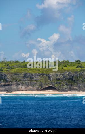 Britisches Überseegebiet, Pitcairn-Inseln, Henderson-Insel. Zerklüftete Küste mit einzigartigem Lebensraum für erhöhte Korallenatoll. UNESCO Stockfoto