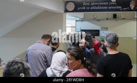 Istanbul, Istanbul, Türkei. 14. Mai 2023. Die Wahl des neuen Präsidenten und die Parlamentswahlen haben heute Morgen in der gesamten Türkei begonnen. (Kreditbild: © Sedat Elbasan/ZUMA Press Wire) NUR ZUR REDAKTIONELLEN VERWENDUNG! Nicht für den kommerziellen GEBRAUCH! Stockfoto