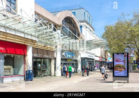 Eintritt zum Cascades Shopping Centre, Commercial Road, Portsmouth, Hampshire, England, Vereinigtes Königreich Stockfoto