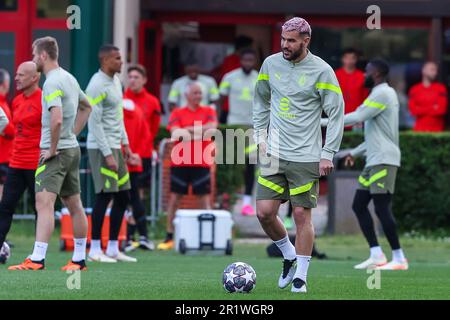 Mailand, Italien. 15. Mai 2023. Theo Hernandez vom AC Mailand blickt auf das AC Mailand Training im Milanello Sports Center vor dem Halbfinale der UEFA Champions League auf der zweiten Etappe des FC Internazionale im San Siro Stadium in Mailand. Kredit: SOPA Images Limited/Alamy Live News Stockfoto