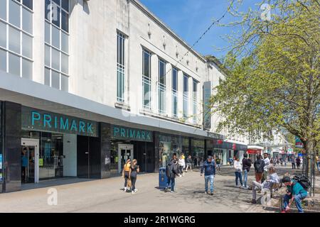 Eintritt zum Primark Department Store, Commercial Road, Portsmouth, Hampshire, England, Vereinigtes Königreich Stockfoto