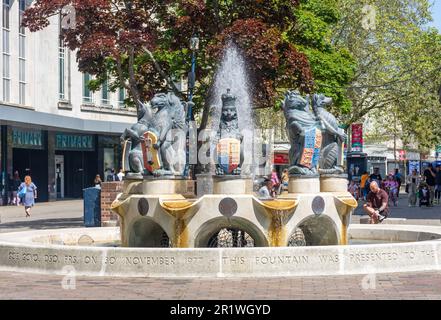 Cascades Fountain, Commercial Road, Portsmouth, Hampshire, England, Vereinigtes Königreich Stockfoto