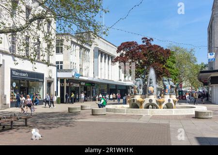 Cascades Fountain, Commercial Road, Portsmouth, Hampshire, England, Vereinigtes Königreich Stockfoto