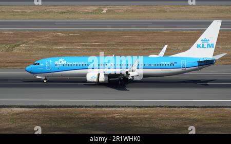 ISTANBUL, TURKIYE - 06. AUGUST 2022: KLM Boeing 737-8K2 (63624) Landung zum internationalen Flughafen Istanbul Stockfoto