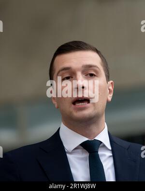 Marignane, Frankreich. 12. Mai 2023. Jordan Bardella, Präsident der Nationalversammlung (RN), spricht während der Zeremonie. Der französische Politiker und Präsident der Nationalpartei Rassamblement Jordan Bardella eröffnet das Amt des 2022 in Marignane, Frankreich, gewählten Stellvertreters seiner Partei Franck Allisio. (Foto: Laurent Coust/SOPA Images/Sipa USA) Guthaben: SIPA USA/Alamy Live News Stockfoto