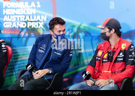 Melbourne, Australien, 8. April 2022. Alexander Albon (23) aus Thailand und Williams Racing und Carlos Sainz (55) aus Spanien und Scuderia Ferrari während der Pressekonferenz beim australischen Formel 1 Grand Prix im Albert Park am 08. April 2022 in Melbourne, Australien. Kredit: Steven Markham/Speed Media/Alamy Live News Stockfoto