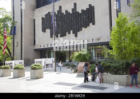 Haupteingang zur Pace University in Downtown Manhattan, New York City. Stockfoto