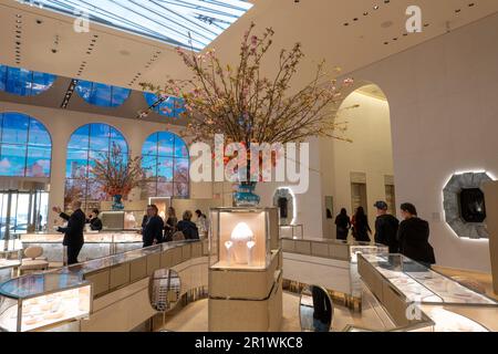 Die Hauptverkaufsfläche bei Tiffany's wurde komplett umgestaltet, 2023, NYC, USA Stockfoto