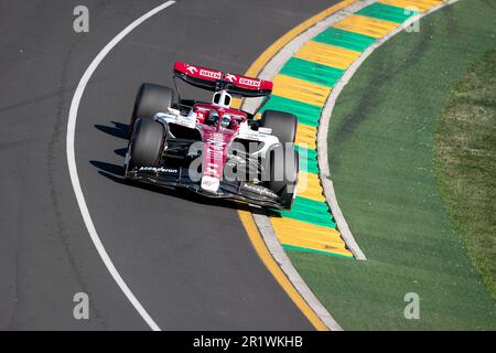 Melbourne, Australien, 8. April 2022. Valtteri Bottas (77) aus Finnland und Alfa Romeo F1 Team Orlenwährend des australischen Formel-1-Grand Prix im Albert Park am 08. April 2022 in Melbourne, Australien. Kredit: Steven Markham/Speed Media/Alamy Live News Stockfoto