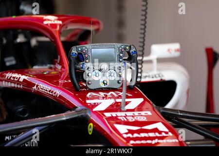 Melbourne, Australien, 8. April 2022. Valtteri Bottas (77) aus Finnland und das Lenkrad des Alfa Romeo F1 Team Orlen während des australischen Formel 1 Grand Prix im Albert Park am 08. April 2022 in Melbourne, Australien. Kredit: Steven Markham/Speed Media/Alamy Live News Stockfoto