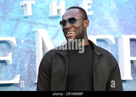 London, Großbritannien. 15. Mai 2023. Stormzy nimmt an der britischen Premiere der Live-Action-Neuvorstellung der kleinen Meerjungfrau in Odeon Luxe, Leicester Square, London Teil. Foto: Montag, 15. Mai 2023. Der Bildausdruck sollte lauten: Credits: Matt Crossick/Alamy Live News Stockfoto