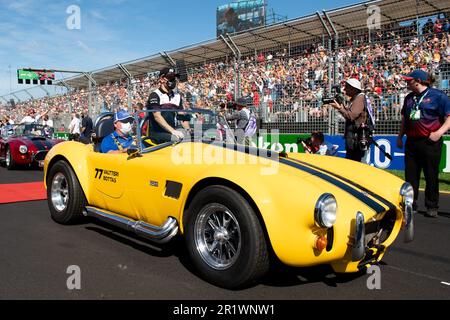 Melbourne, Australien, 10. April 2022. Valtteri Bottas (77) aus Finnland und Alfa Romeo F1 Team Orlen während der Fahrerparade beim australischen Formel-1-Grand Prix im Albert Park am 10. April 2022 in Melbourne, Australien. Kredit: Steven Markham/Speed Media/Alamy Live News Stockfoto