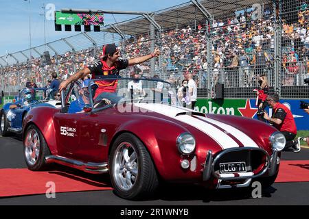 Melbourne, Australien, 10. April 2022. Carlos Sainz (55) aus Spanien und Scuderia Ferrari während der Fahrerparade beim australischen Formel 1 Grand Prix im Albert Park am 10. April 2022 in Melbourne, Australien. Kredit: Steven Markham/Speed Media/Alamy Live News Stockfoto