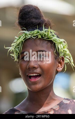 New Georgia Islands, Salomonen, Marovo Lagune, Mbili Island, Mbili Village. Attraktive Dorffrau. Stockfoto