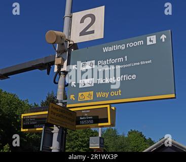 Wegweiser, Hunts Cross, Merseyrail Bahnhof, HNX, Speke Rd, Woolton, Liverpool, Merseyside, England, Großbritannien, L25 0NN Stockfoto