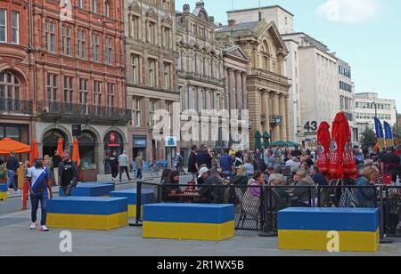 Castle Street in Liverpool, Eurovision2023 eingerichtet, mit blauen und gelben Barrieren, Merseyside, England, GB, L2 0NR Stockfoto