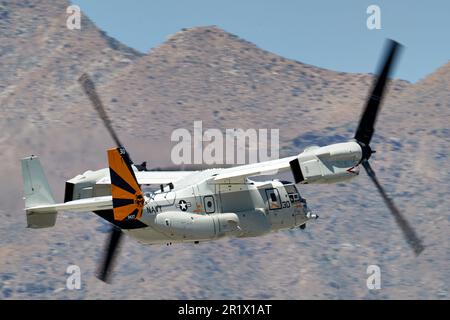 Palm Springs, Kalifornien, USA. 12. Mai 2023. Ein Navy CMV-22B Osprey ''Rudy 30'' von Naval Air Station North Island in San Diego, der niedrige Anflüge am Flughafen in Palm Springs Kalifornien durchführt. (Kreditbild: © Ian L. SITREN/ZUMA Press Wire) NUR REDAKTIONELLE VERWENDUNG! Nicht für den kommerziellen GEBRAUCH! Stockfoto