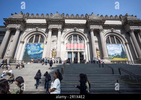 Pressevorschau zur Eröffnung von Van Goghs Zypressen-Ausstellung in der Met Fifth Avenue in New York am 15. Mai 2023. Mit fast 40 Werken von Vincent van Gogh (1853-1890) ist diese Ausstellung die erste Ausstellung, die sich auf die einzigartige Vision konzentriert, die der Künstler in die Zypressen brachte. Die Ausstellung wird vom 05. Januar 22/2023 2023 bis zum 08. Dezember 27 eröffnet. (Foto: Vanessa Carvalho) Kredit: Brazil Photo Press/Alamy Live News Stockfoto