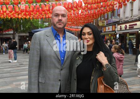 Jonathan Sothcott und Jeanine Sothcott kommen zum Mittagessen mit Tom Parker Bowles in Chungdam Soho Stockfoto