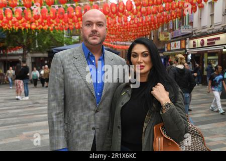 Jonathan Sothcott und Jeanine Sothcott kommen zum Mittagessen mit Tom Parker Bowles in Chungdam Soho Stockfoto