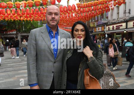 Jonathan Sothcott und Jeanine Sothcott kommen zum Mittagessen mit Tom Parker Bowles in Chungdam Soho Stockfoto