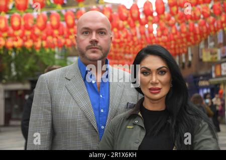 Jonathan Sothcott und Jeanine Sothcott kommen zum Mittagessen mit Tom Parker Bowles in Chungdam Soho Stockfoto