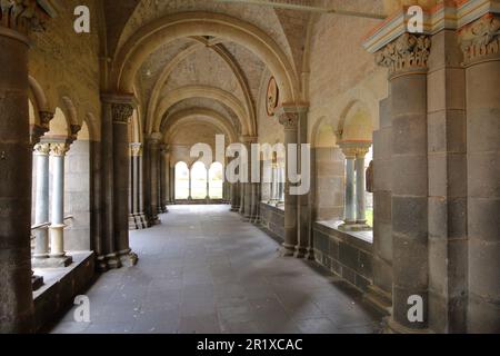 Innenansicht vom Kloster, Romanik, Benediktinerkloster, Maria Laach, Eifel, Rheinland-Pfalz, Deutschland Stockfoto