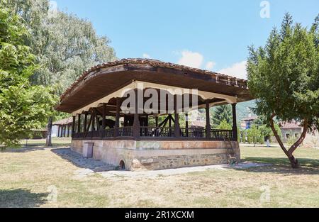 Die atemberaubende, barocke gemalte Moschee von Tetovo, Nordmazedonien, nahm ihre aktuelle Form im 18. Jahrhundert an Stockfoto