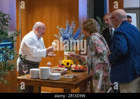 Houston, USA. 15. Mai 2023. Ihre königliche Hoheit Emeritus Königin Sofia von Spanien nimmt am Montag, den 15. Mai 2023, an der Spanienabenveranstaltung von Vocento im C. Baldwin Hotel in Houston, TX, Teil. Die Veranstaltung wird von Fachleuten der Gastronomiebranche veranstaltet, um sich untereinander auszutauschen und dabei zu helfen, Handelsverbindungen zwischen Spanien und Texas aufzubauen. (Foto: Jennifer Lake/SIPA USA) Guthaben: SIPA USA/Alamy Live News Stockfoto