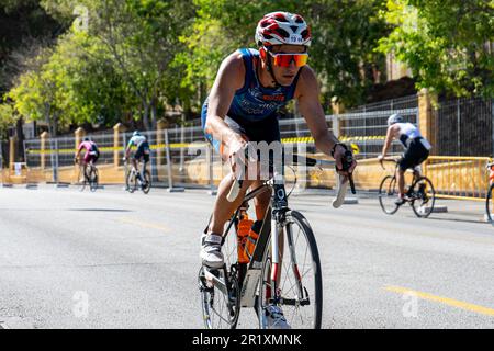 BENALMADENA, SPANIEN - 13. MAI 2023: Radrennen auf den Straßen der Costa del sol in Benalmadena, Spanien am 13. Mai 2023 Stockfoto