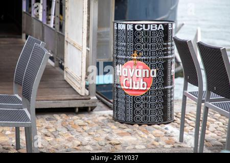 Bordeaux , Aquitaine France - 05 09 2023 : Havana Club Logo Text el ron de cuba und Zeichen Marke der weißen Rummarke in Restaurant Pub Bar Stockfoto
