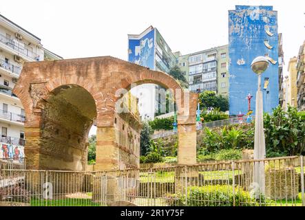 Neapel, Italien - 29. April 2023 - Metro dell'arte ist die städtische Eisenbahnlinie 1, eine touristische Attraktion für Art Tour-Besucher, um die Stationen zu erkunden. S Stockfoto