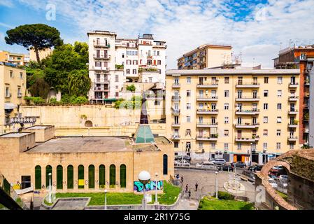 Neapel, Italien - 29. April 2023 - Metro dell'arte ist die städtische Eisenbahnlinie 1, eine touristische Attraktion für Art Tour-Besucher, um die wunderbaren s zu erkunden Stockfoto