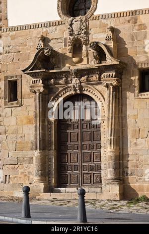 Die Collegiatskirche San Juan Bautista, die angrenzende Kapelle, mit der Kategorie der Kollegialkirche, Gijón, Asturien, España Stockfoto