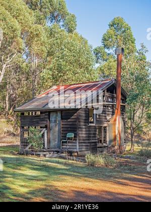 Eine alte Arbeiterhütte in einem Sägewerk in der Nähe von Donnelly River Village in Westaustralien. Stockfoto