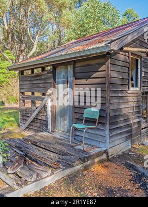 Eine alte Arbeiterhütte in einem Sägewerk in der Nähe von Donnelly River Village in Westaustralien. Stockfoto