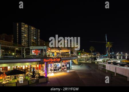 Das Hard Rock Cafe Malaga bei Nacht, Malaga, Spanien Stockfoto
