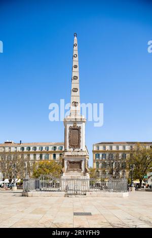 Plaza de la Merced mit dem Obelisken zum Gedenken an General Cortijos, Malaga Spanien. Stockfoto