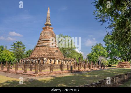 Wat Chang Lom ist ein buddhistischer Tempelkomplex (Wat) im Sukhothai Historical Park, Provinz Sukhothai in der nördlichen Region Thailands Stockfoto