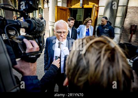 Den Haag, Niederlande. 16. Mai 2023. DER AGRARMINISTER Piet Adema spricht nach einer Diskussion über das Agrarabkommen vor der Presse im Binnenhof. ANP ROBIN UTRECHT netherlands Out - belgium Out Credit: ANP/Alamy Live News Credit: ANP/Alamy Live News Stockfoto