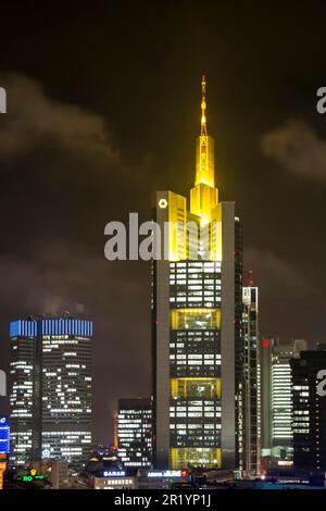 FRANKFURT, DEUTSCHLAND, NOVEMBER 25: Der Commerzbank-Turm in Frankfurt am 25. November 2013. Der Wolkenkratzer ist das höchste Gebäude in Deutschland. Stockfoto